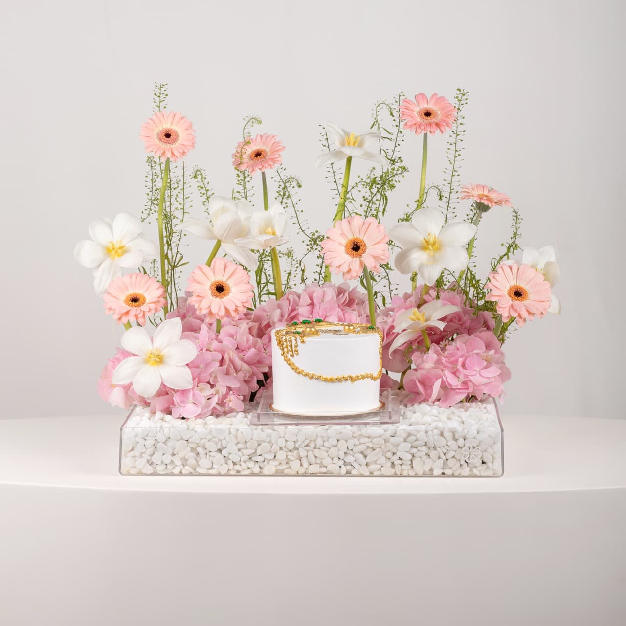 Graceful Emirati Women's Day - Tray