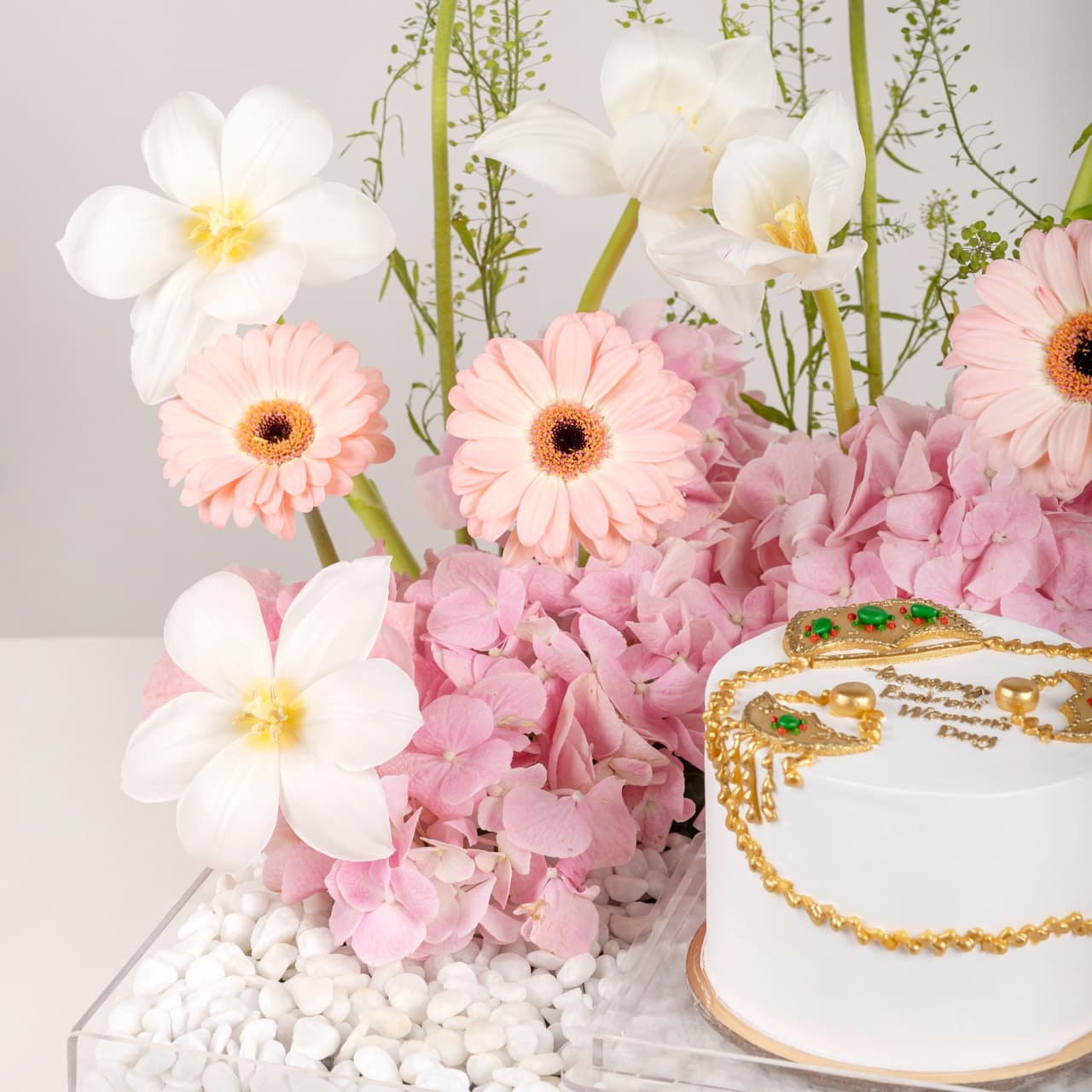 Graceful Emirati Women's Day - Tray