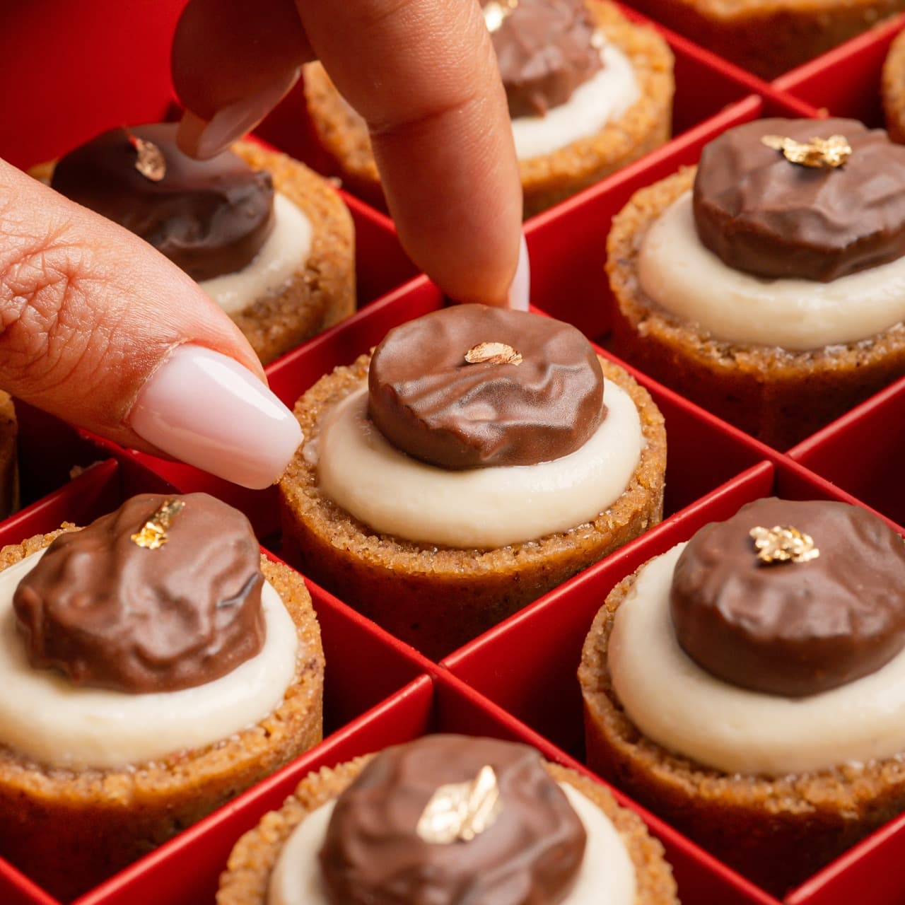 Mini Dates Cheesecake Box - 12 pcs