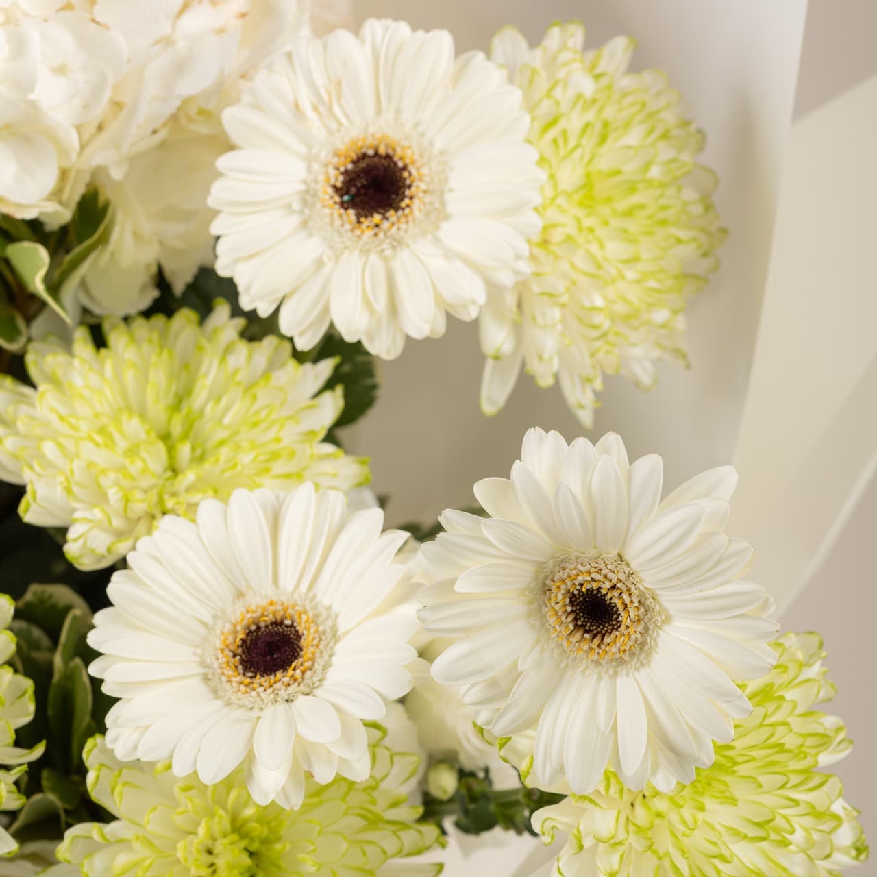Emirati Woman Grace - Bag Bouquet